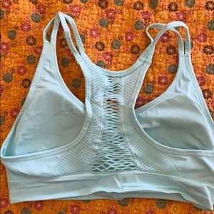 Women’s medium sports bra in like new condition.